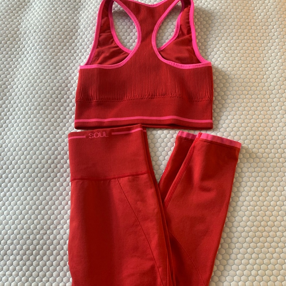 Soul cycle Red workout set